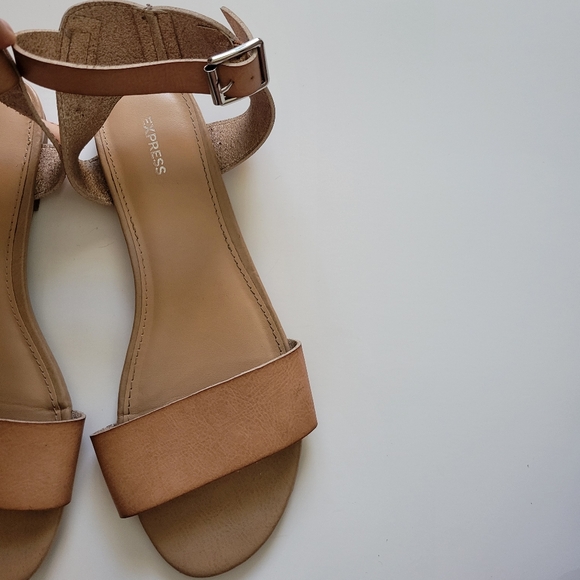 EXPRESS TAN/ BROWN OPEN TOE & HEEL SANDAL W/ ANKLE STRAP - Picture 10 of 11